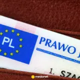 Prawo jazdy PL w portfelu. Bez niego jazda w okularach bez wpisu jest niemożliwa.