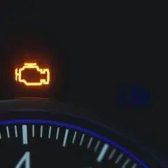 Pomarańczowa kontrolka check engine świeci na desce rozdzielczej. Czas sprawdzić, co się dzieje z silnikiem.