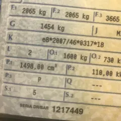 Fragment dowodu rejestracyjnego pojazdu z danymi technicznymi, w tym masa własna 1454 kg i homologacja e8*2007/46*0317*18.