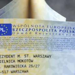 Dowód rejestracyjny z pieczątką "PREZYDENT M. ST. WARSZAWY DZIELNICA MOKOTÓW", widoczny jest problem z brakiem miejsca w dowodzie rejestracyjnym.