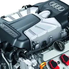 Silnik V6 TFSI Audi z widocznymi cewkami zapłonowymi i logo marki.