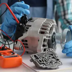 Zepsuty alternator objawy – jak rozpoznać problemy z ładowaniem?
