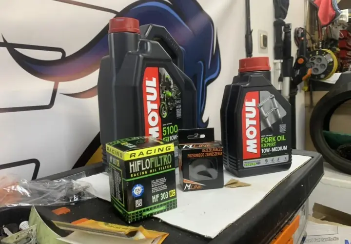 Motul 5100 czy 7100 - który olej lepiej chroni twój motocykl?