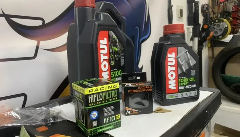 Motul 5100 czy 7100 - który olej lepiej chroni twój motocykl?