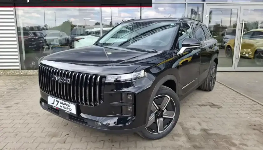 Czarny Jaecoo 7 Super Hybrid przed salonem Grupa Gezet. Sprawdź atrakcyjną jaecoo 7 cenę i ofertę.