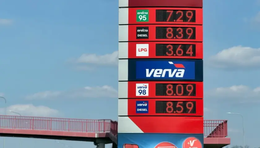 Cennik stacji paliw: benzyna 95 za 7.29, diesel za 8.39, LPG za 3.64. Verva 98 kosztuje 8.09, a Verva Diesel 8.59.