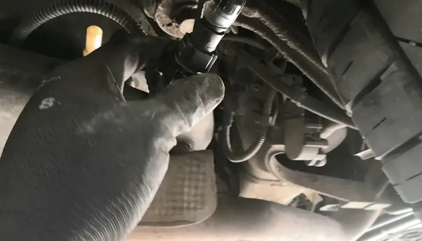 Gdzie jest zbiornik płynu DPF w Volvo V50 i jak go uzupełnić?