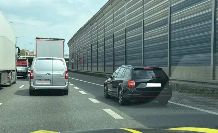 Jazda na suwak w korku - zasady, pierwszeństwo i błędy