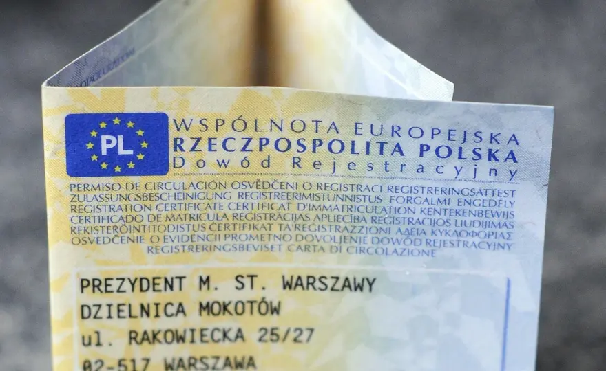 Brak miejsca w dowodzie - Wymiana czy zaświadczenie? Poradnik
