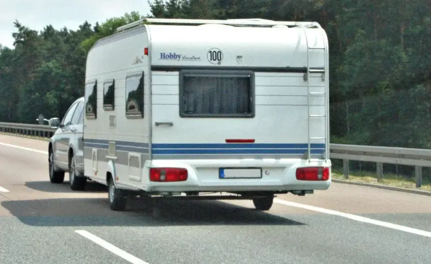 Kod 96 - Jak legalnie holować ciężką przyczepę? Poradnik
