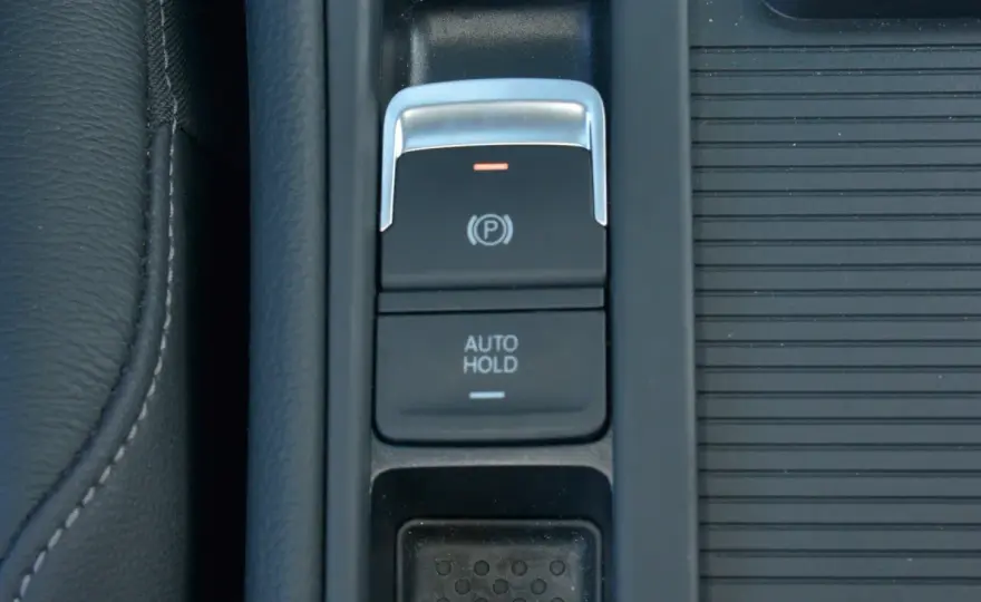 Auto hold - jak działa, co się psuje? Sprawdź!
