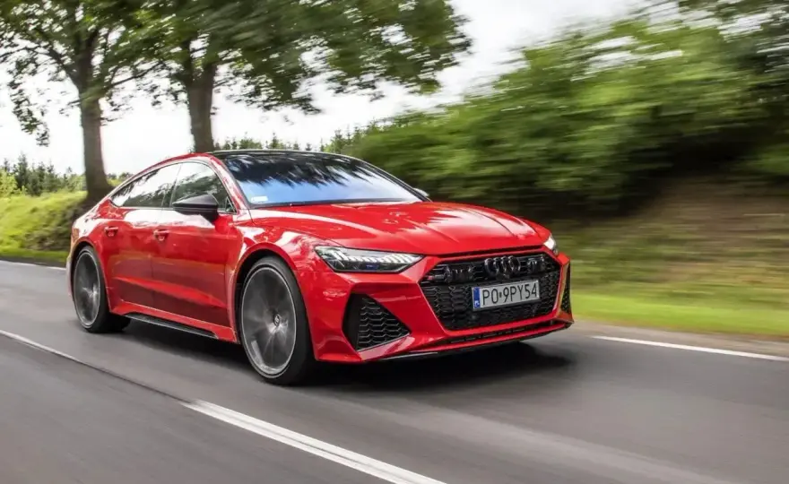 Audi RS 7 Sportback - V8 i praktyczność? Sprawdź, czy warto!