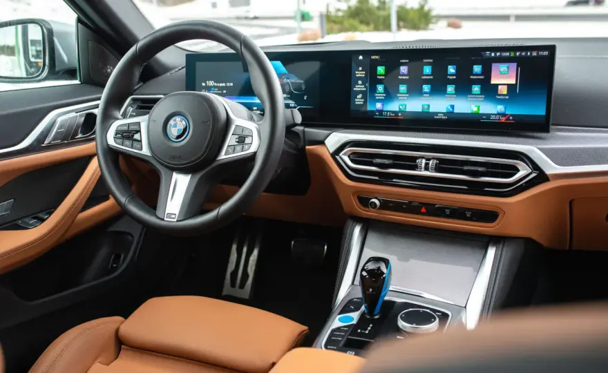BMW M440i - Złoty środek? Sprawdź, czy to auto dla Ciebie!