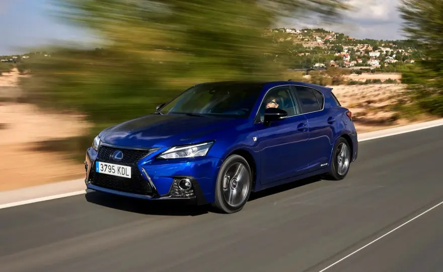 Lexus CT 200h - czy warto kupić? Analiza wad i zalet!