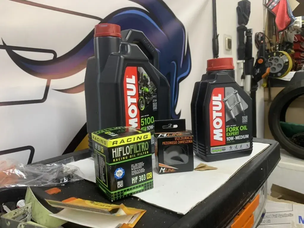 Motul 5100 czy 7100 - który olej lepiej chroni twój motocykl?